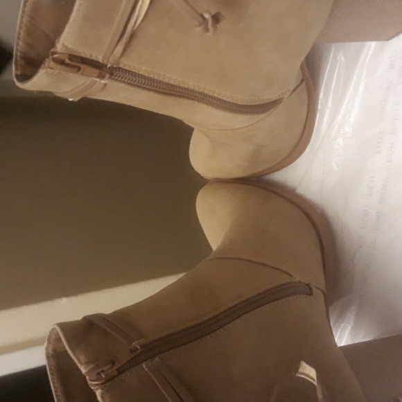 Gently Worn Shoedazzle Khaki Ankle Bootie. 3.75" heel Size 9.5 - Picture 3 of 5